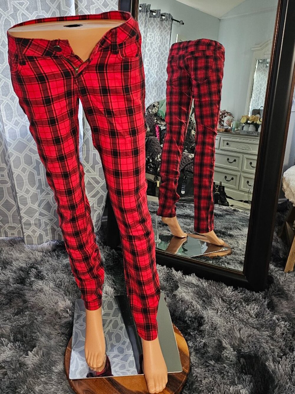 City Streets Red Plaid Skinny Pants, Y2K Punk • Emo • Mall Goth, Size 3